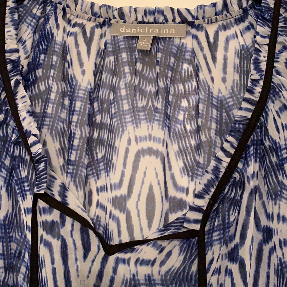 Blue pattern blouse - Picture 2 of 3